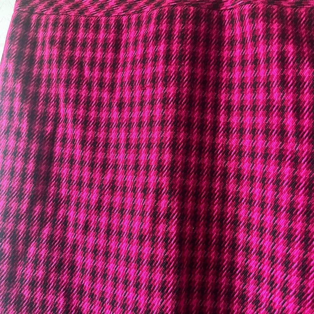 Kate Hill Stylish Pink and Black Houndstooth Skirt